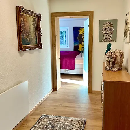 Modern Renovierte Mit Kunstambiente Appartement