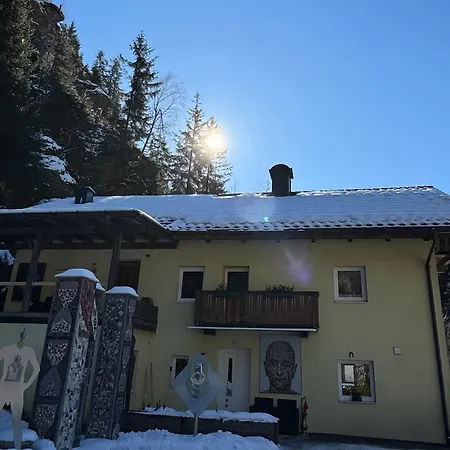 Modern Renovierte Mit Kunstambiente Apartmán Außervillgraten