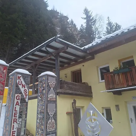 Διαμέρισμα Modern Renovierte Mit Kunstambiente